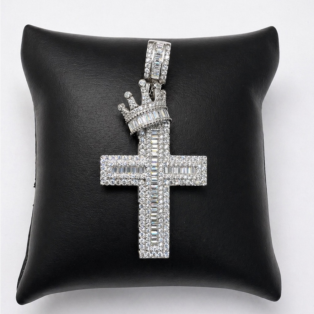 925 Sterling Silver 4.60CT MOISSANITE ICED-OUT Crown Cross Men’s Pendant